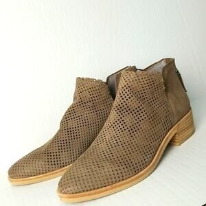 Dolce Vita Kaidie Dip side Perforated suede Almond toe Ankle Booties - Size 8.5